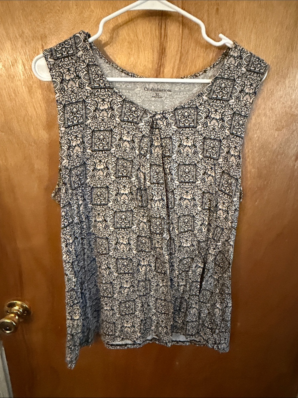 croft & barrow Black and Cream Geometric Print Sleeveless Tank